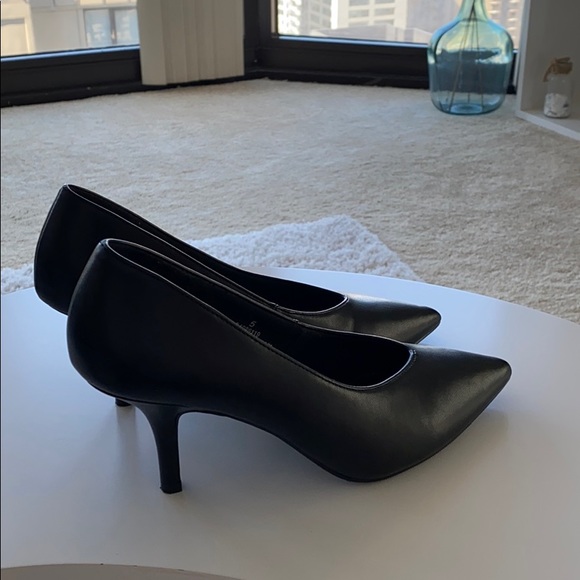 Shoes - Picture 3 of 4